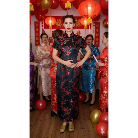 Kostým Číňanky s červeným květem sakury