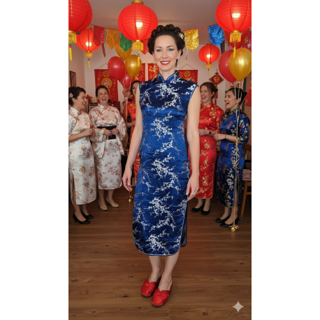 Asijský kostým s jemným květinovým brokátem